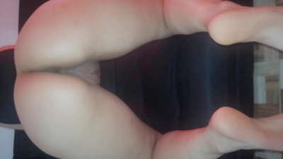 منهنجي ماء مون کي هن جي ٻلي هڪ ڪرسمس جي تحفي طور ڏئي ٿي